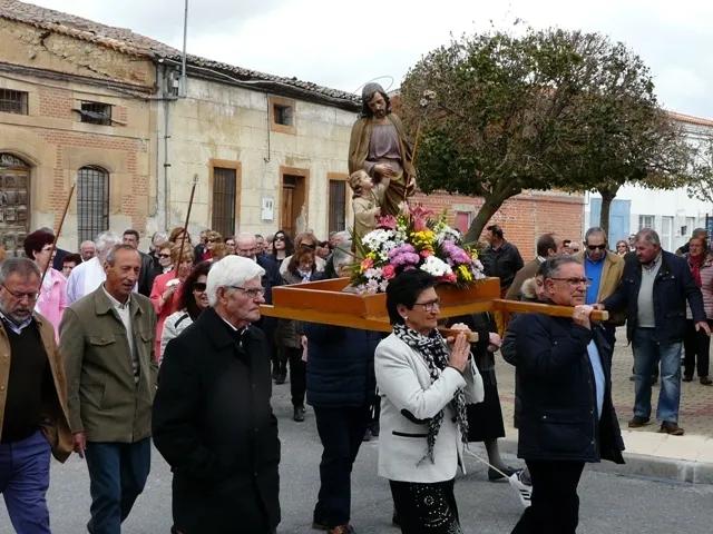 Foto 4 - La misa en honor a San Jos&eacute; Obrero re&uacute;ne a los vecinos