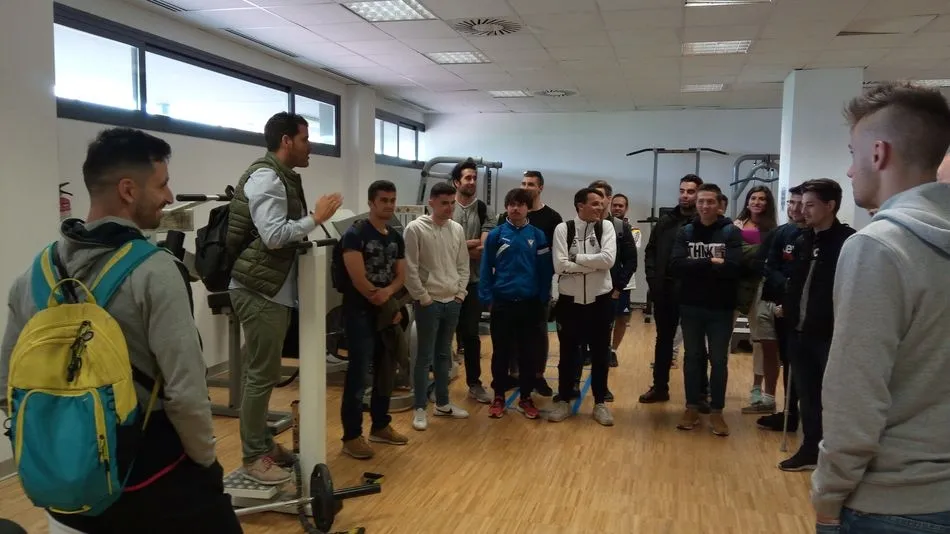 Foto 3 - Alumnos del Cafyd visitan las instalaciones del Rayo Vallecano