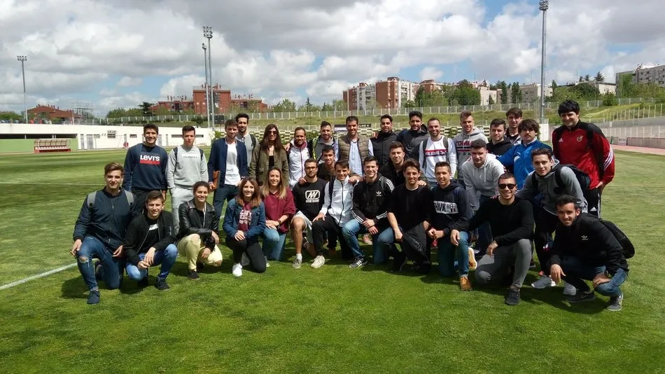 Foto 2 - Alumnos del Cafyd visitan las instalaciones del Rayo Vallecano