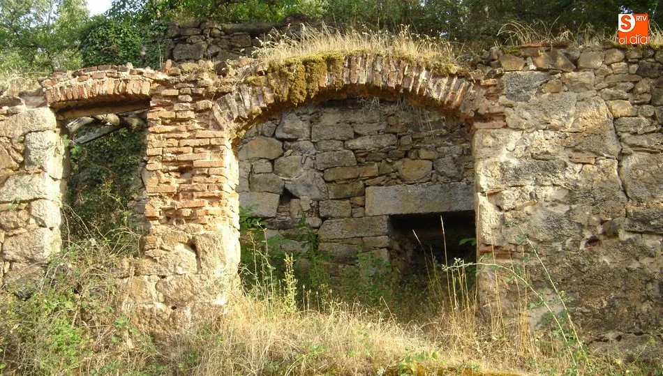 Hornos de cal en la comarca de La Calería (Linares de Riofrío)