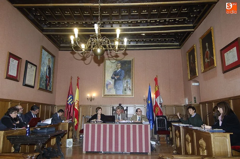 Foto 2 - El sal&oacute;n de plenos acoge una reuni&oacute;n de la Junta del Colegio de Abogados de Salamanca  