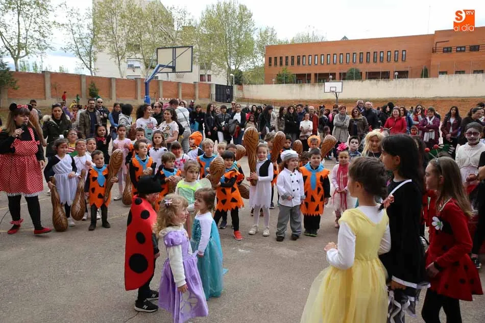 Foto 10 - Actividades en el colegio Trinitarios y defile de disfraces para los m&aacute;s peque&ntilde;os
