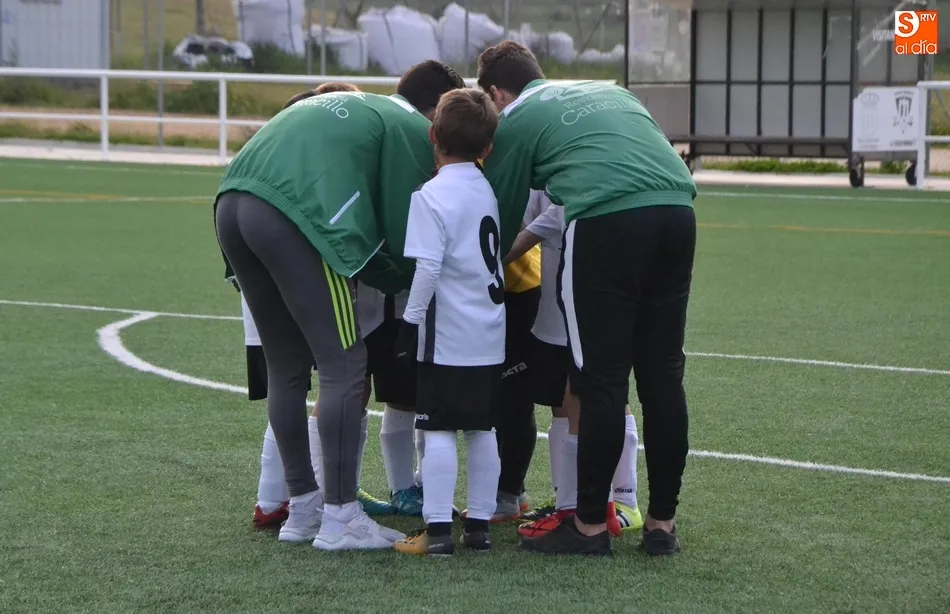 Foto 8 - El Prebenjam&iacute;n del Ciudad Rodrigo tiene una mala tarde ante un Helm&aacute;ntico que dej&oacute; un gran gesto ...