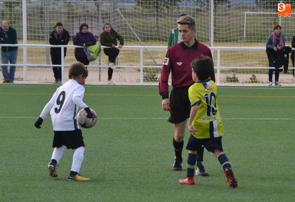 Foto 9 - El Prebenjam&iacute;n del Ciudad Rodrigo tiene una mala tarde ante un Helm&aacute;ntico que dej&oacute; un gran gesto ...