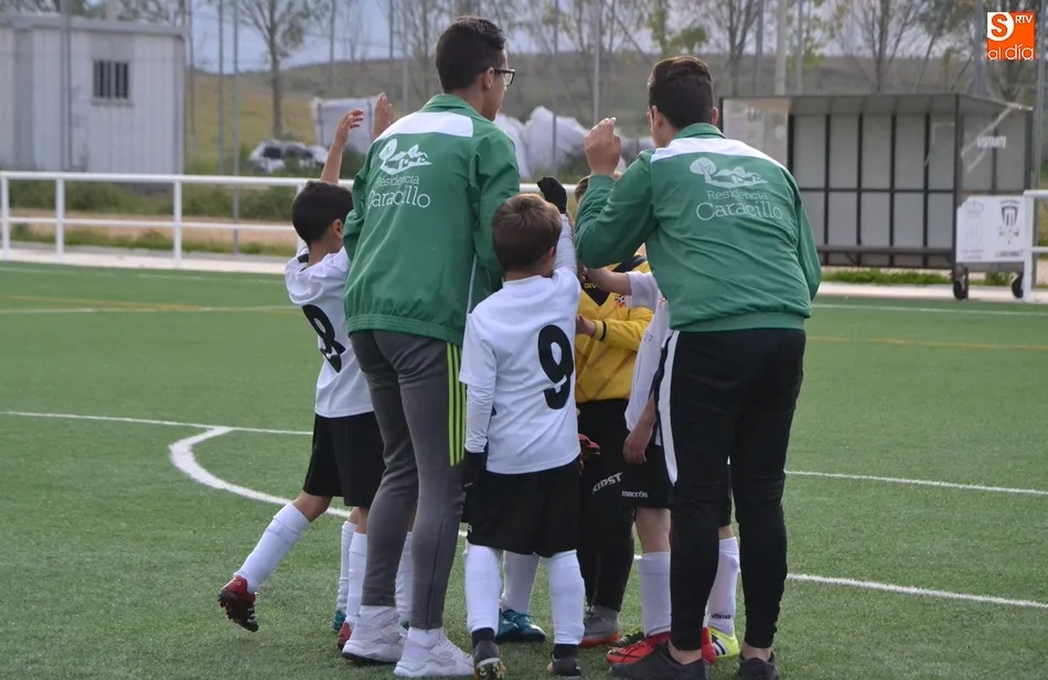 Foto 7 - El Prebenjam&iacute;n del Ciudad Rodrigo tiene una mala tarde ante un Helm&aacute;ntico que dej&oacute; un gran gesto ...