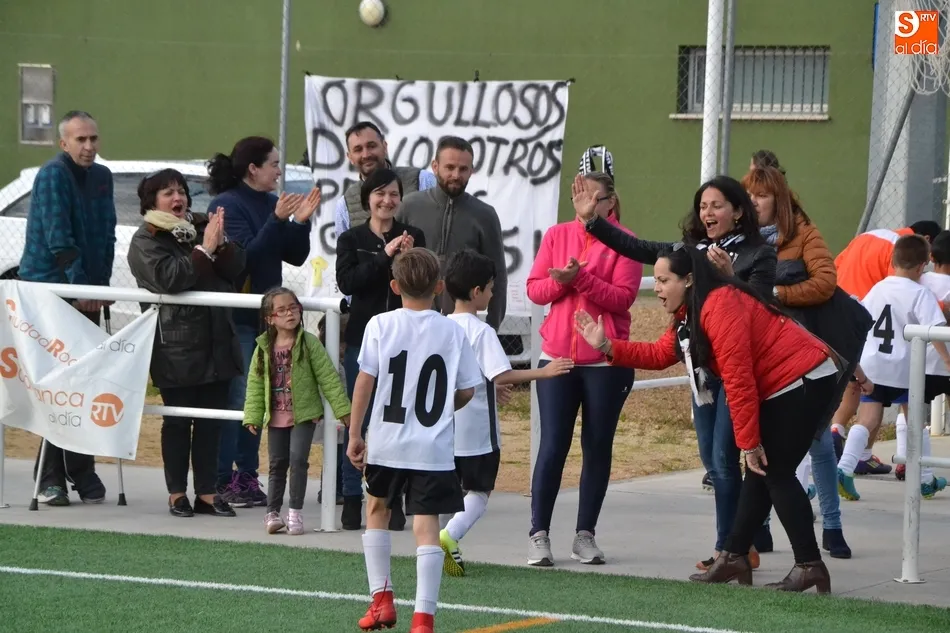 Foto 2 - El Prebenjam&iacute;n del Ciudad Rodrigo tiene una mala tarde ante un Helm&aacute;ntico que dej&oacute; un gran gesto ...