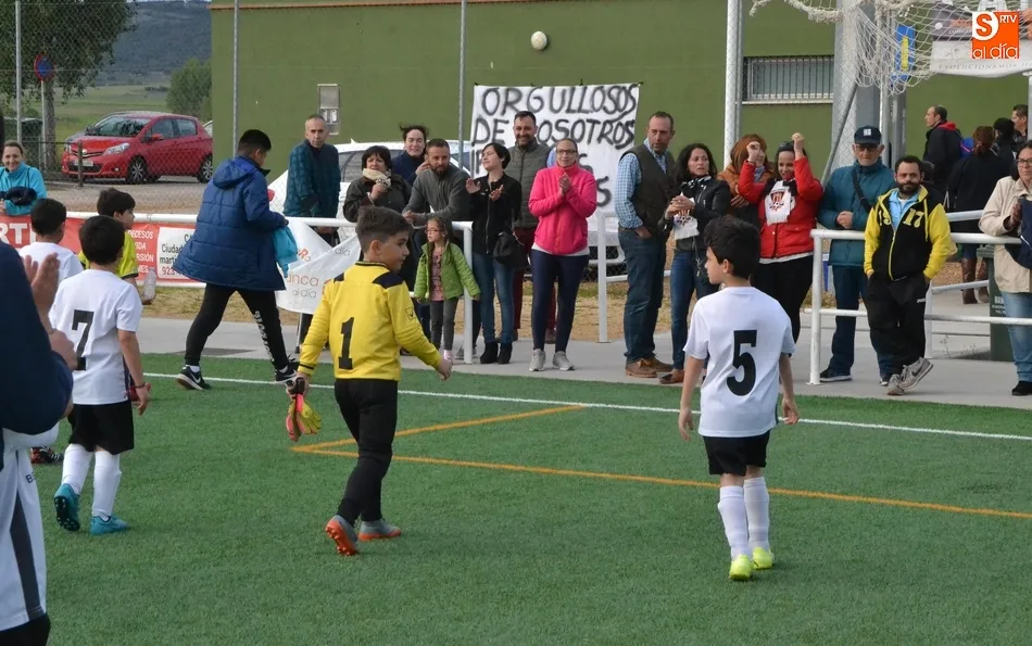 Foto 3 - El Prebenjam&iacute;n del Ciudad Rodrigo tiene una mala tarde ante un Helm&aacute;ntico que dej&oacute; un gran gesto ...