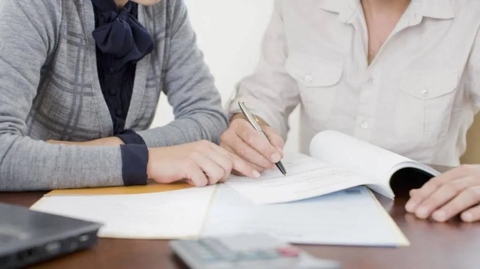 En los meses de enero, febrero y marzo del presente año, con 200.603 contratos formalizados y 4.100 empleos creados, la proporción es de 49 por uno en el caso de Castilla y León