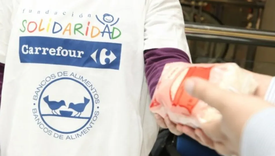 En los centros participantes se habilitará un punto de recogida en el que voluntarios del Banco de Alimentos de cada provincia recogerán los productos entregados por los clientes