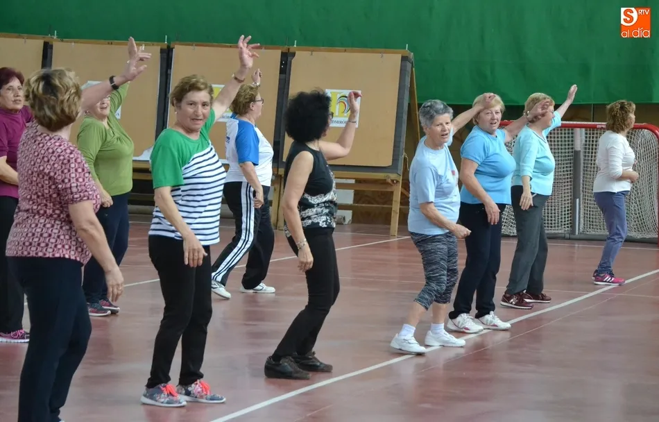 Foto 11 - Amanecer estrena con casi 40 participantes un taller de zumba  
