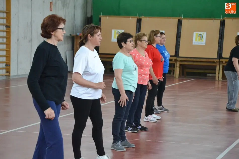 Foto 5 - Amanecer estrena con casi 40 participantes un taller de zumba  
