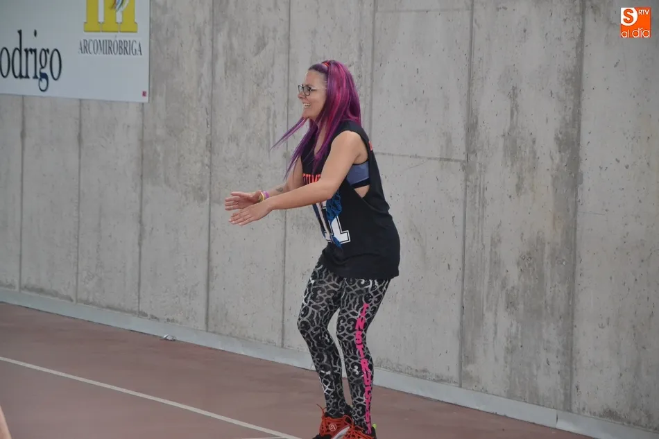 Foto 3 - Amanecer estrena con casi 40 participantes un taller de zumba  