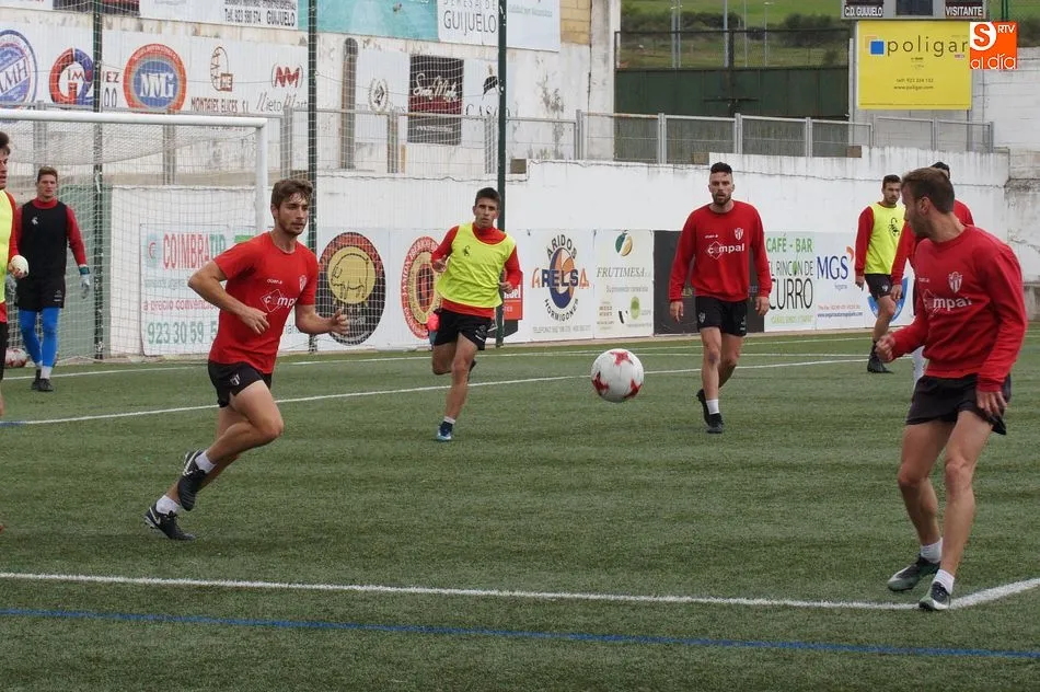 Foto 9 - El CD Guijuelo quiere dar a su afici&oacute;n una alegr&iacute;a en el &uacute;ltimo partido en casa