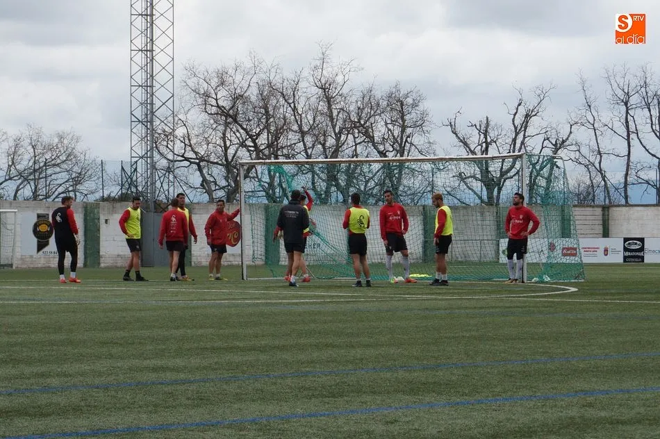 Foto 6 - El CD Guijuelo quiere dar a su afici&oacute;n una alegr&iacute;a en el &uacute;ltimo partido en casa