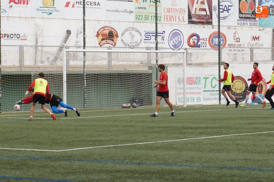 Foto 5 - El CD Guijuelo quiere dar a su afici&oacute;n una alegr&iacute;a en el &uacute;ltimo partido en casa