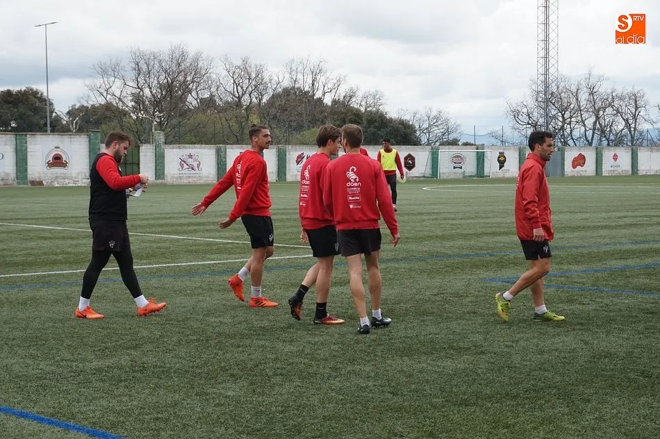 Foto 3 - El CD Guijuelo quiere dar a su afici&oacute;n una alegr&iacute;a en el &uacute;ltimo partido en casa