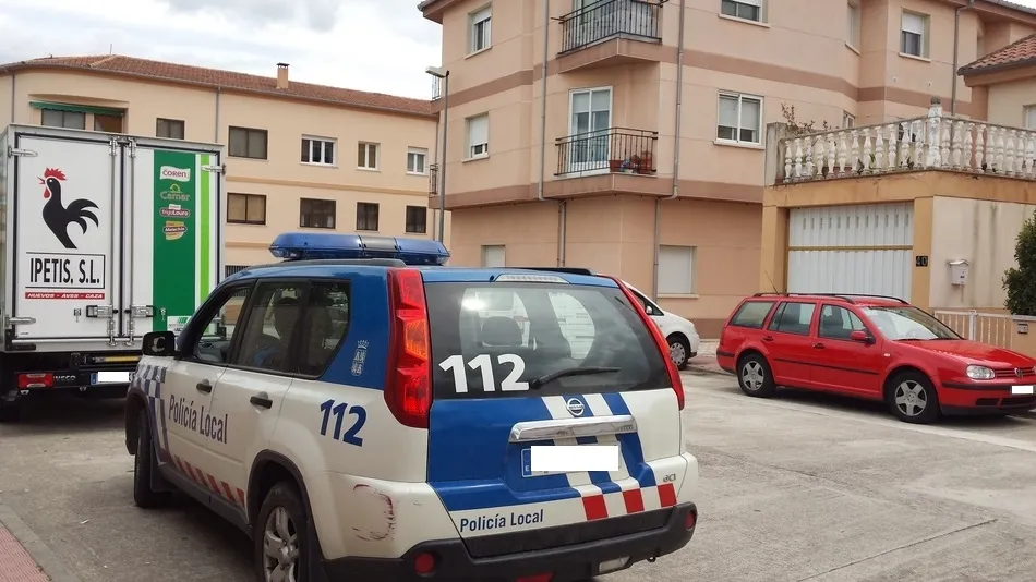 Agentes de la Policía Local desplazados a la calle Caridad con motivo del robo