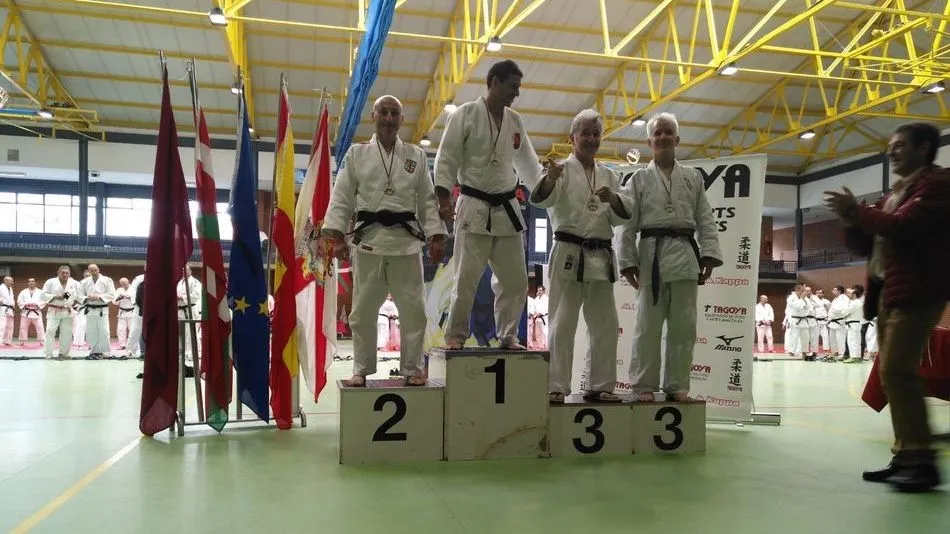 Los veteranos, en el podio del pasado Nacional de Vitoria.