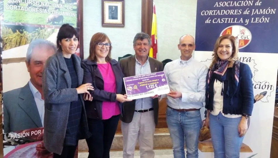 Entrega de 1.225 euros a Afabeco