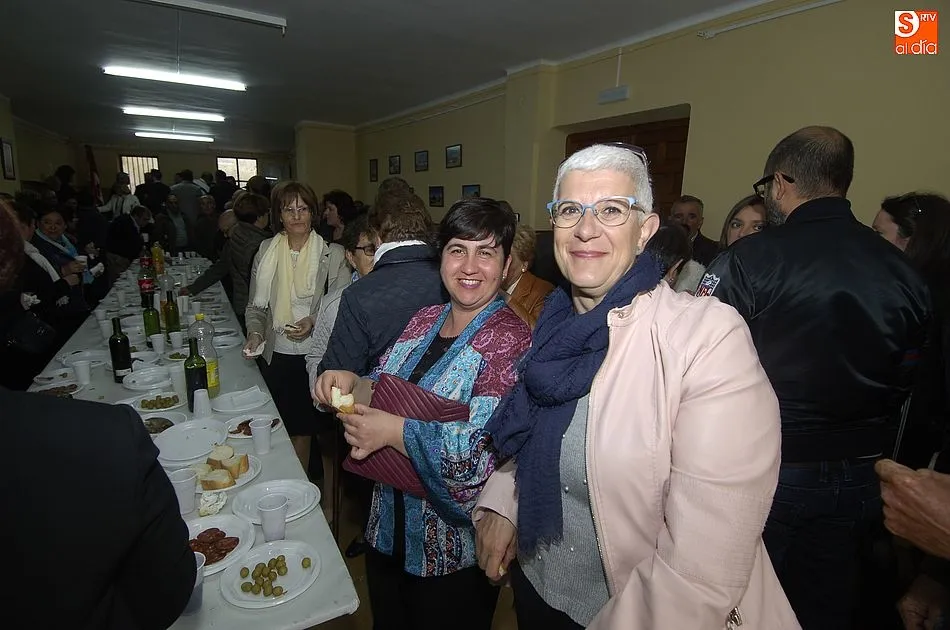 Foto 7 - Los bodoneses devuelven al Santo Cristo a su Ermita  