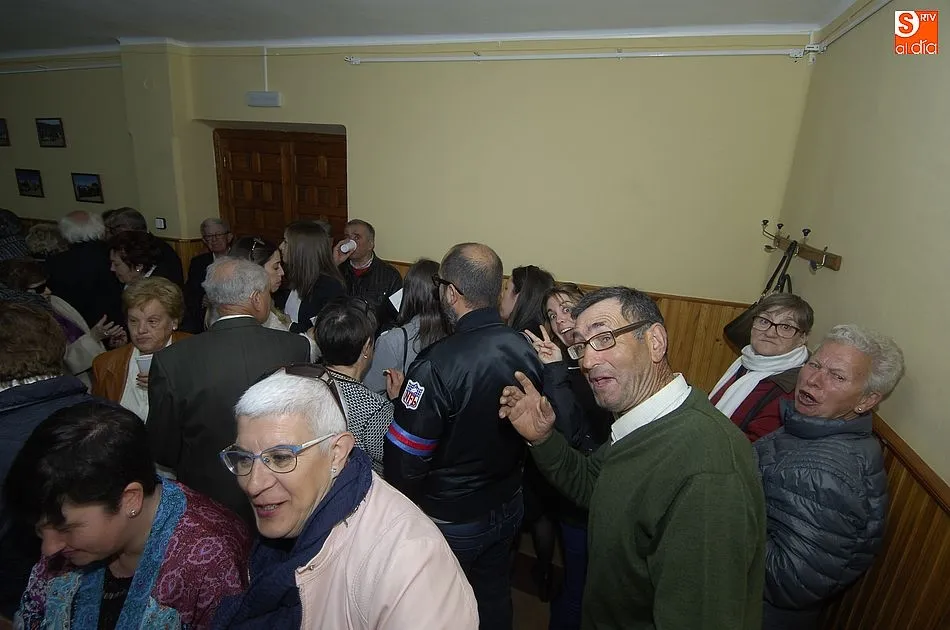 Foto 8 - Los bodoneses devuelven al Santo Cristo a su Ermita  