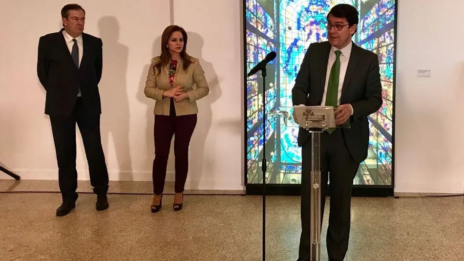 Foto 2 - El Universo Lis, del Museo Art Nouveau y Art Dec&oacute;, llega al mismo coraz&oacute;n de las Cortes regionales
