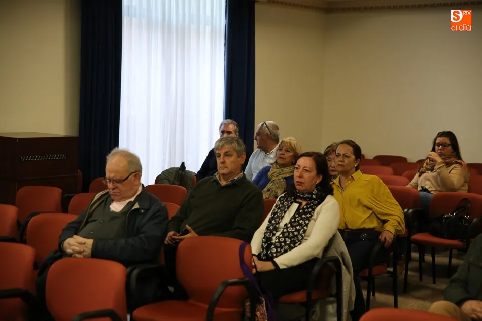 Foto 9 - 33 a&ntilde;os de ciencia taurina descubre la trayectoria de la Escuela de Tauromaquia en una mesa redonda
