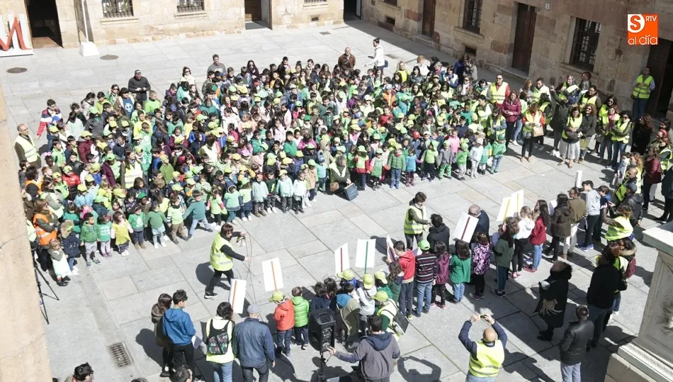 Los escolares llenaron de alegría el Patio de Escuelas / REP. GRÁFICO: ALEX LÓPEZ