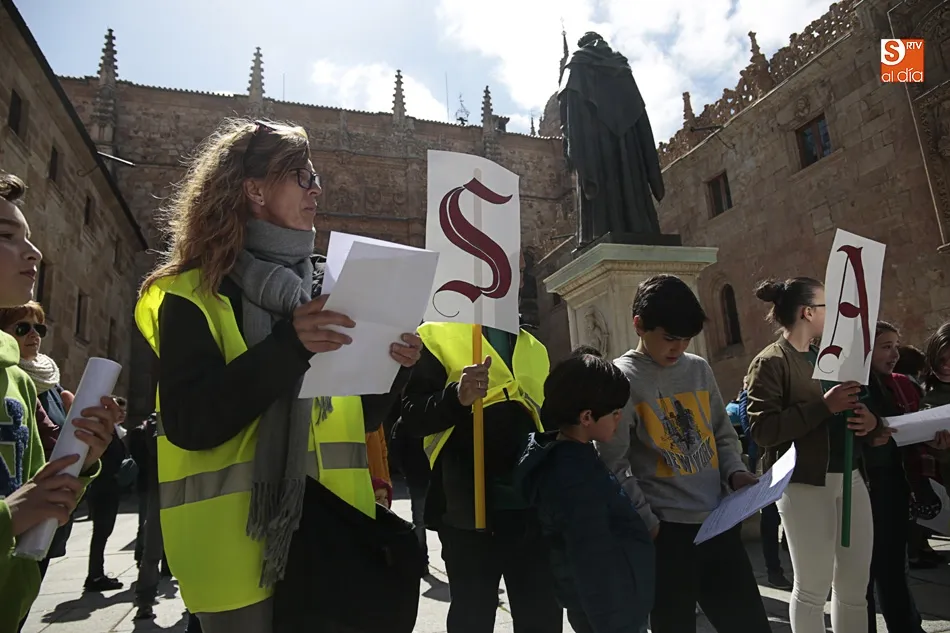 Foto 9 - El CEIP Padre Manj&oacute;n celebra el VIII Centenario de la USAL en el Patio de Escuelas