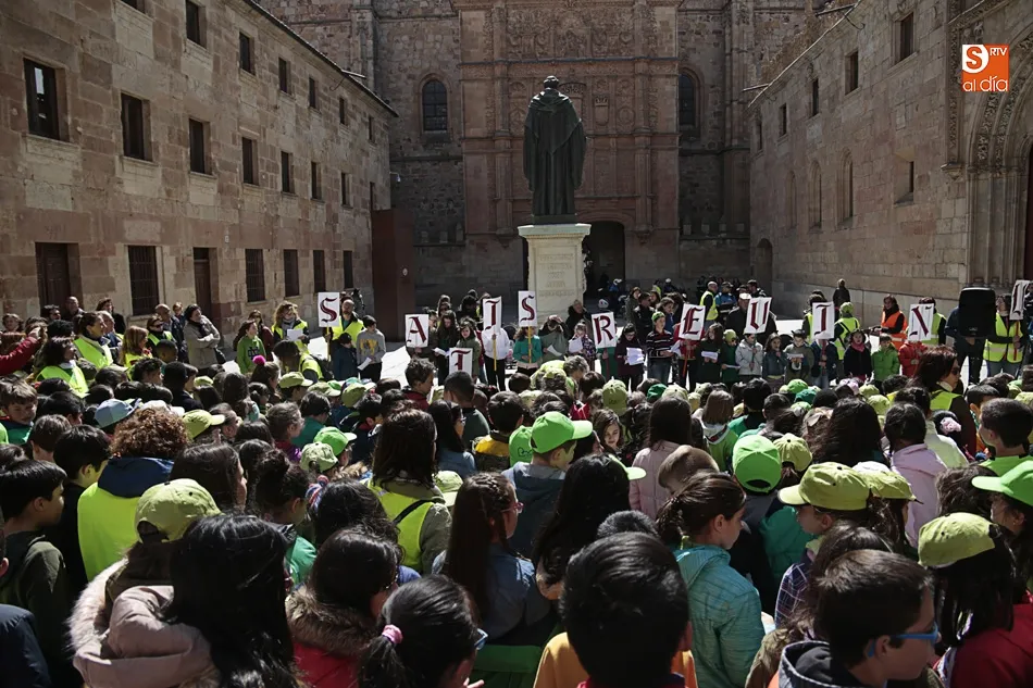 Foto 6 - El CEIP Padre Manj&oacute;n celebra el VIII Centenario de la USAL en el Patio de Escuelas