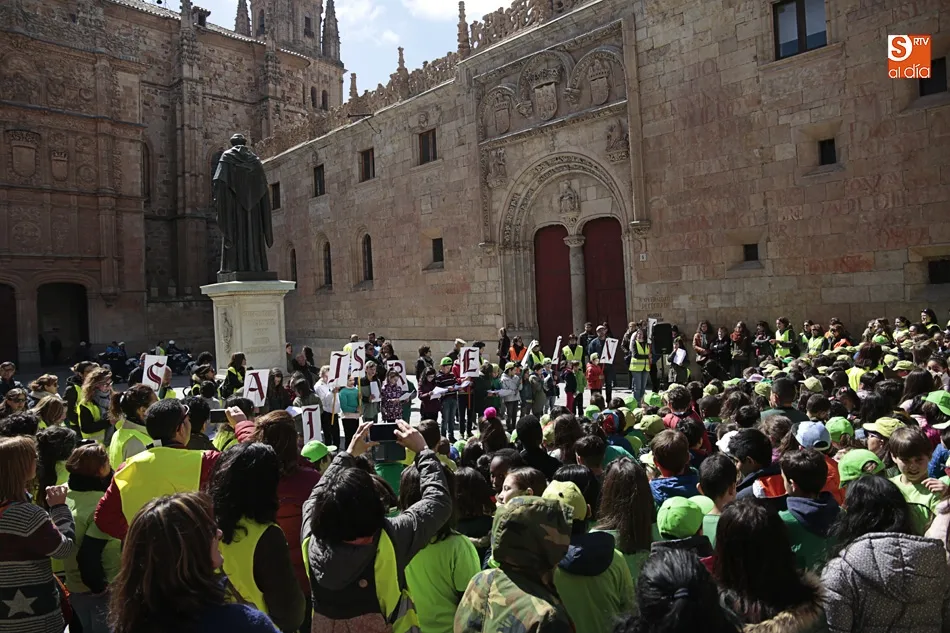Foto 4 - El CEIP Padre Manj&oacute;n celebra el VIII Centenario de la USAL en el Patio de Escuelas