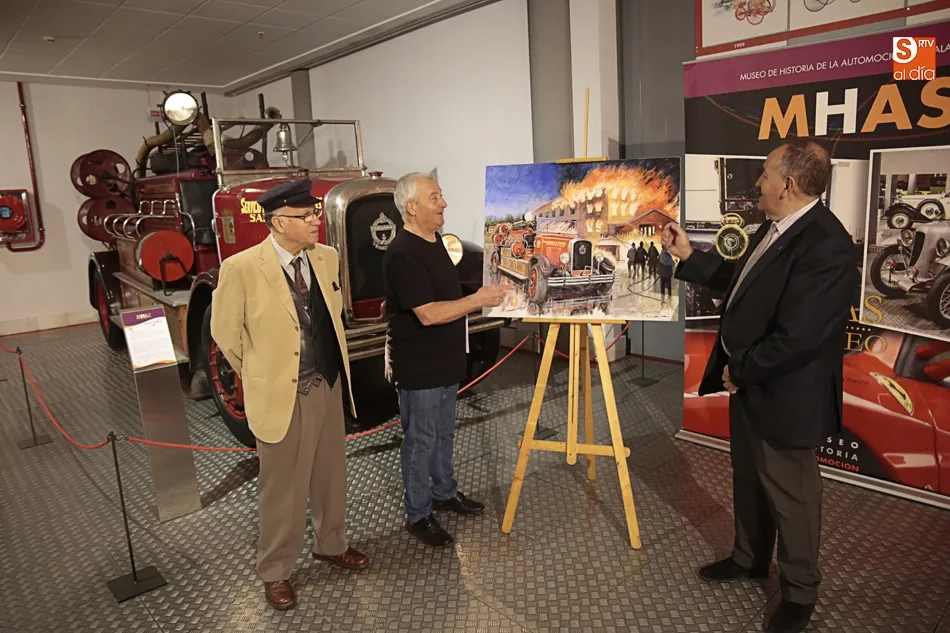 Foto 2 - Jos&eacute; Luis Lugo dona un cuadro al Museo de Historia de la Automoci&oacute;n
