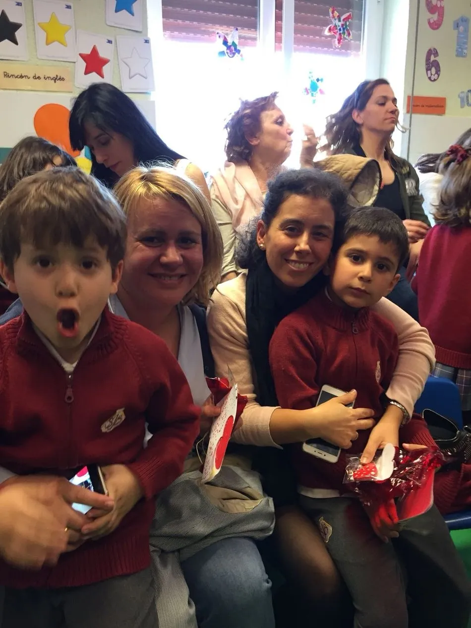 Foto 9 - Los m&aacute;s peque&ntilde;os del Colegio San Juan Bosco celebran con sus madres su D&iacute;a