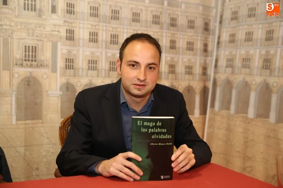 Foto 2 - Alberto Blanco presenta El mago de las palabras olvidadas, su &uacute;ltima novela