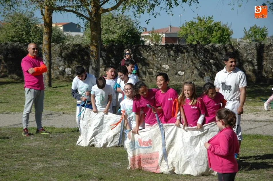 Foto 10 - Animada convivencia de asociaciones de madres y padres con 130 escolares y adultos  