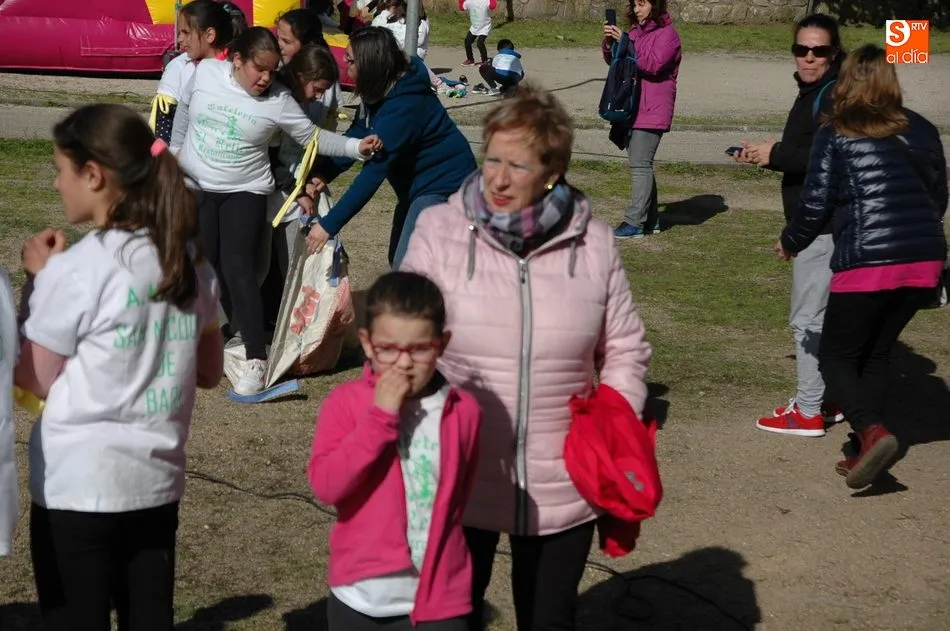 Foto 5 - Animada convivencia de asociaciones de madres y padres con 130 escolares y adultos  