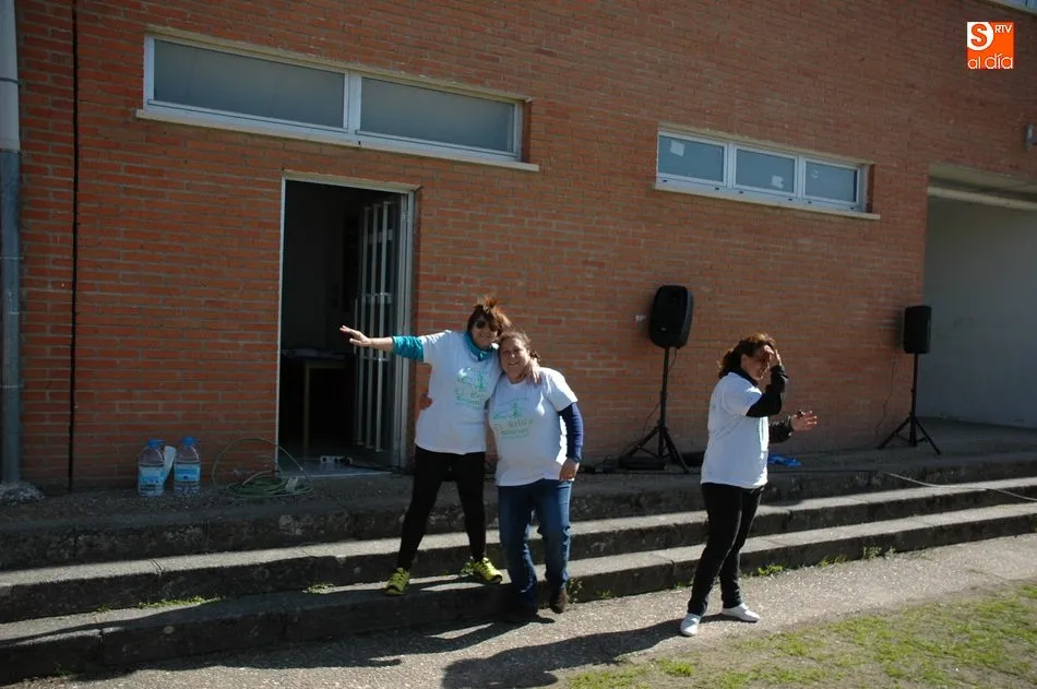 Foto 3 - Animada convivencia de asociaciones de madres y padres con 130 escolares y adultos  
