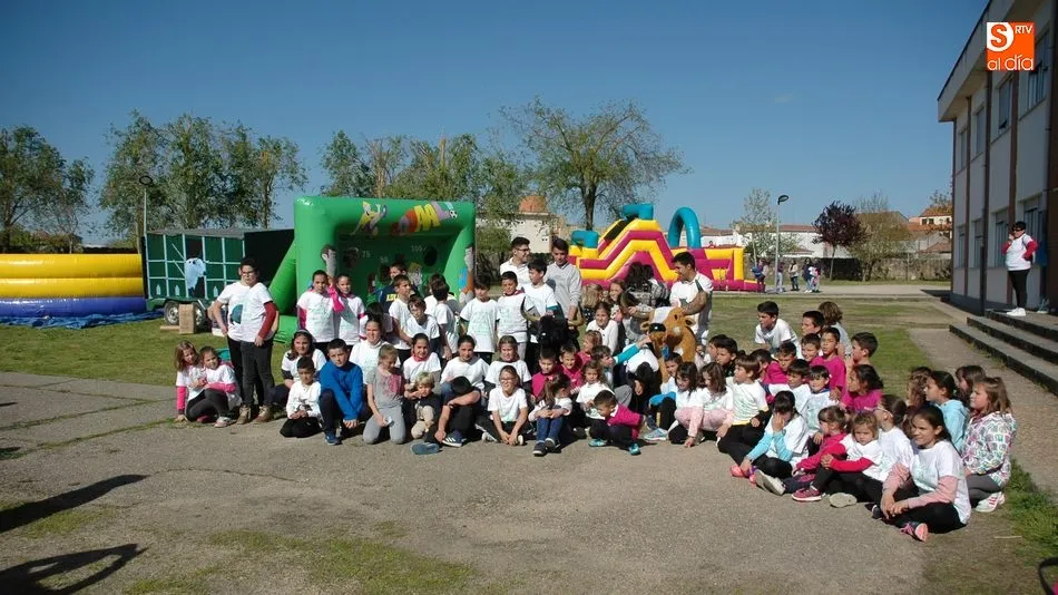 Animada convivencia de asociaciones de madres y padres con 130 escolares y adultos  