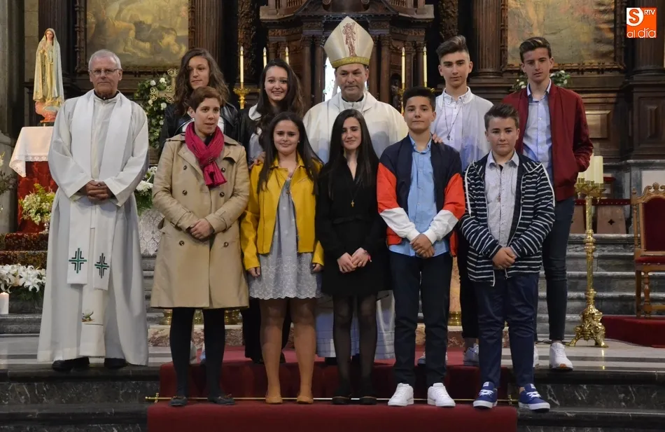 Foto 2 - Ocho j&oacute;venes mirobrigenses abren un mes repleto de confirmaciones en la Di&oacute;cesis  