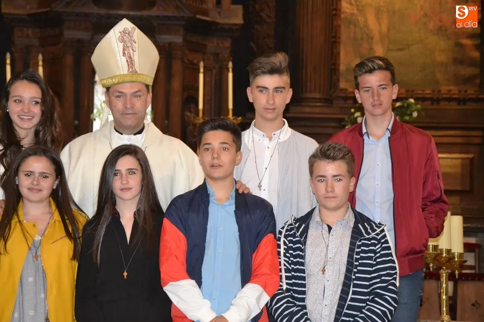Foto 3 - Ocho j&oacute;venes mirobrigenses abren un mes repleto de confirmaciones en la Di&oacute;cesis  