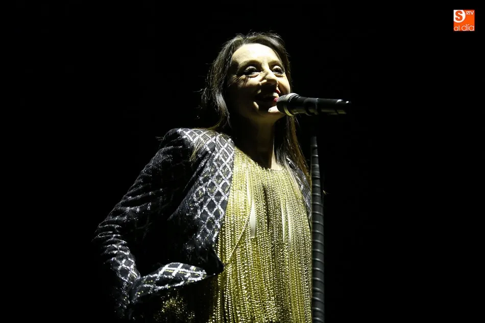 Foto 11 - Luz Casal envuelve con la magia de su voz a un p&uacute;blico incondicional en el Multiusos S&aacute;nchez...