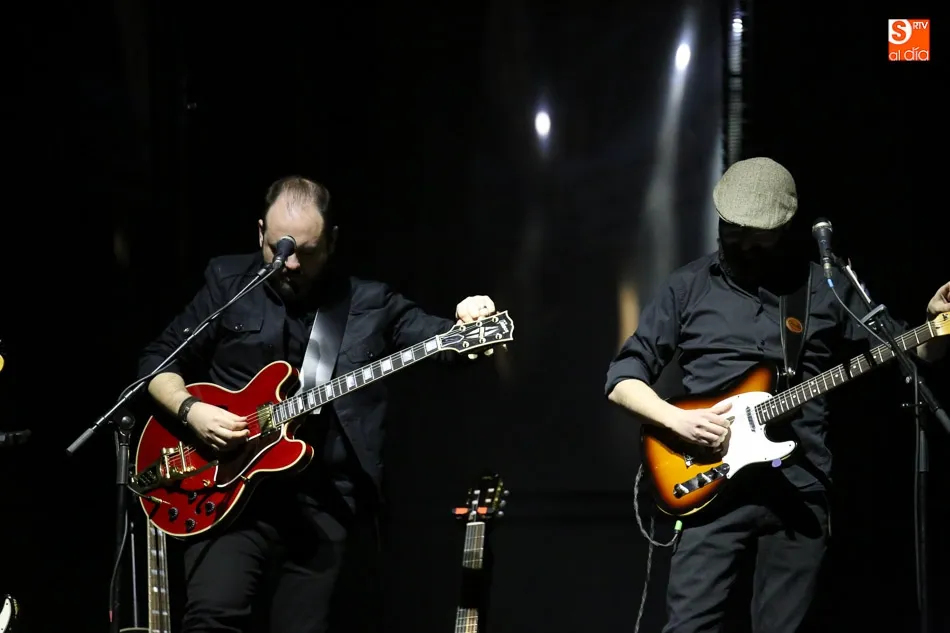 Foto 10 - Luz Casal envuelve con la magia de su voz a un p&uacute;blico incondicional en el Multiusos S&aacute;nchez...