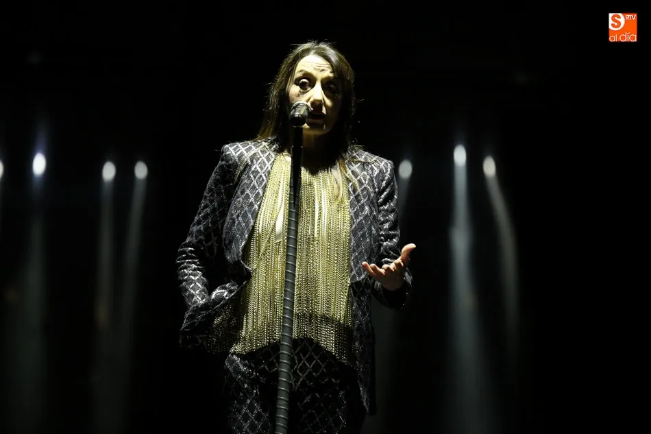 Foto 9 - Luz Casal envuelve con la magia de su voz a un p&uacute;blico incondicional en el Multiusos S&aacute;nchez...