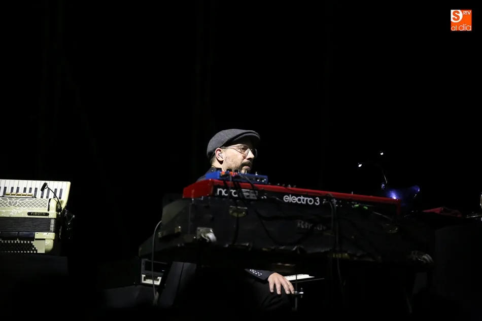 Foto 8 - Luz Casal envuelve con la magia de su voz a un p&uacute;blico incondicional en el Multiusos S&aacute;nchez...