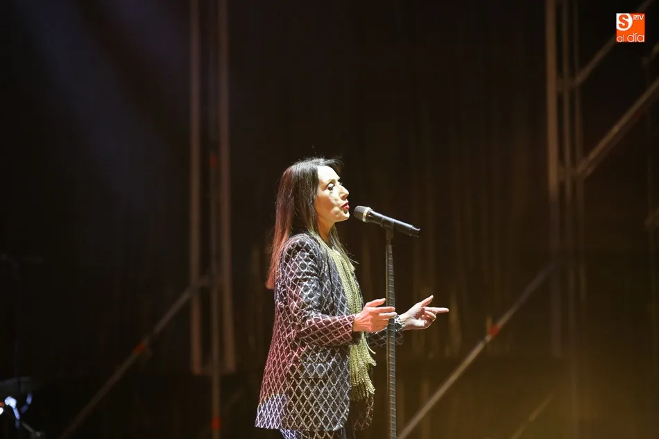 Foto 6 - Luz Casal envuelve con la magia de su voz a un p&uacute;blico incondicional en el Multiusos S&aacute;nchez...