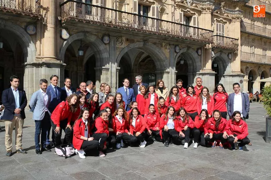Foto 10 - El alcalde recibe al CD Salamanca FF tras su reciente ascenso a Segunda Divisi&oacute;n