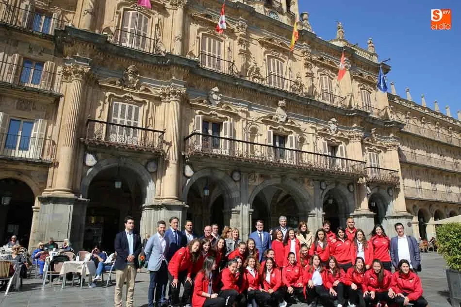Foto 9 - El alcalde recibe al CD Salamanca FF tras su reciente ascenso a Segunda Divisi&oacute;n