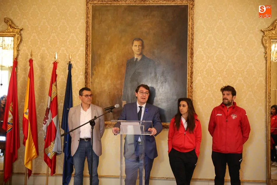 Foto 8 - El alcalde recibe al CD Salamanca FF tras su reciente ascenso a Segunda Divisi&oacute;n