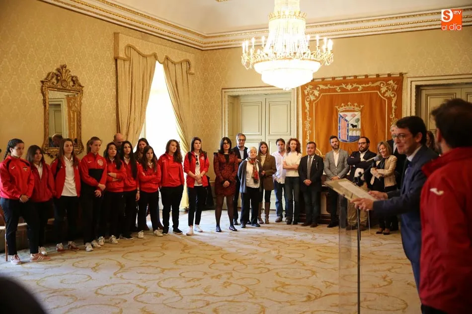 Foto 5 - El alcalde recibe al CD Salamanca FF tras su reciente ascenso a Segunda Divisi&oacute;n
