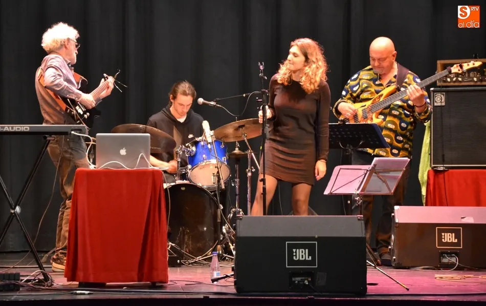 Foto 2 - El grupo franc&eacute;s Mackash Bueno act&uacute;a en el Teatro dentro de su gira por Espa&ntilde;a  